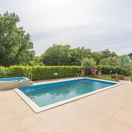 Apartamento Quaint With Swimming Pool In Višnjan