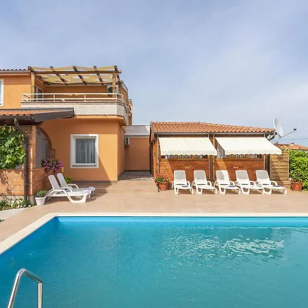 Apartamento Quaint With Swimming Pool In