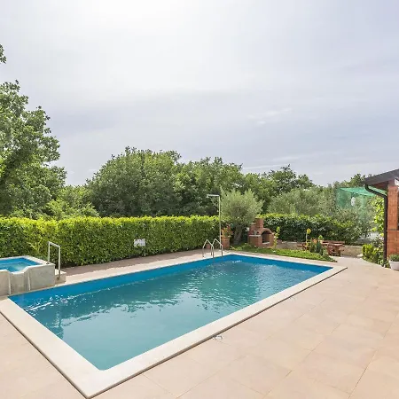 Quaint With Swimming Pool In * Višnjan