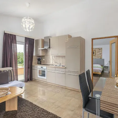 Apartamento Quaint With Swimming Pool In *