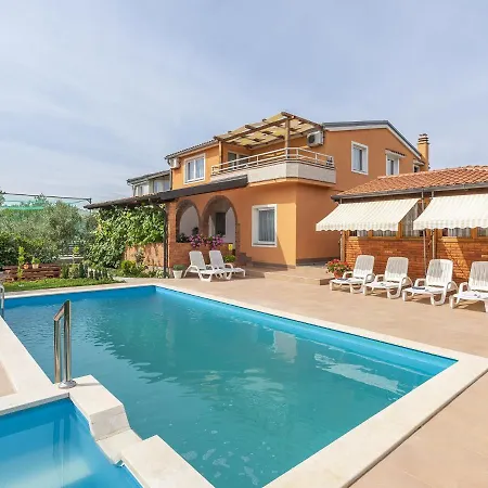 Quaint With Swimming Pool In Apartamento *