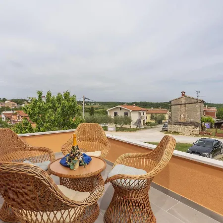 Quaint With Swimming Pool In Apartamento Višnjan