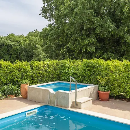 Apartamento Quaint With Swimming Pool In