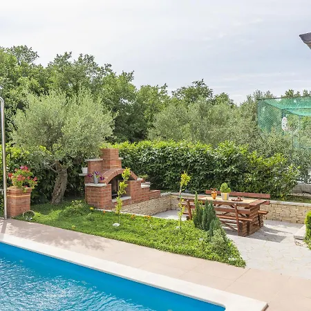 Quaint With Swimming Pool In *