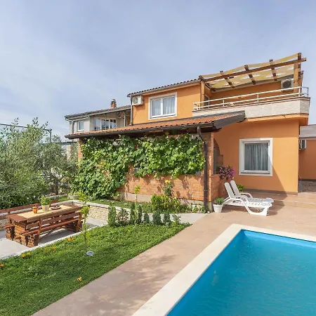 Quaint With Swimming Pool In * Višnjan