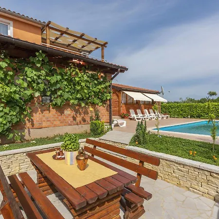 Quaint With Swimming Pool In * Višnjan