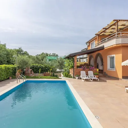 Quaint With Swimming Pool In * Višnjan